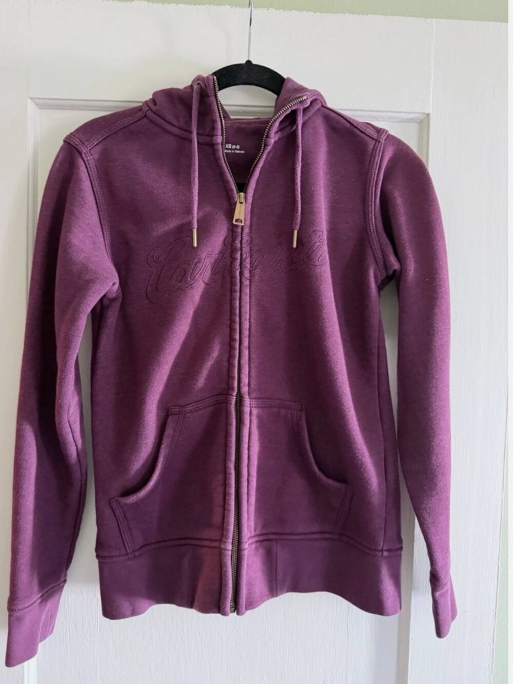 Carhartt Women’s Size X-Small Hooded Zip Up Sweatshirt Embroidered Logo Burgundy
